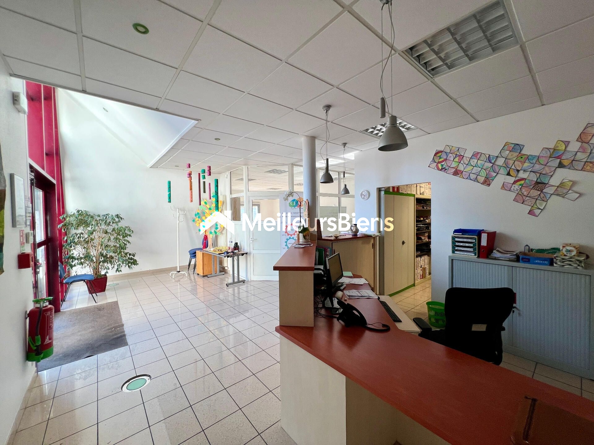 Bureau 386 m² à La Roche-sur-Yon zone BEL, 23 pièces et parkings