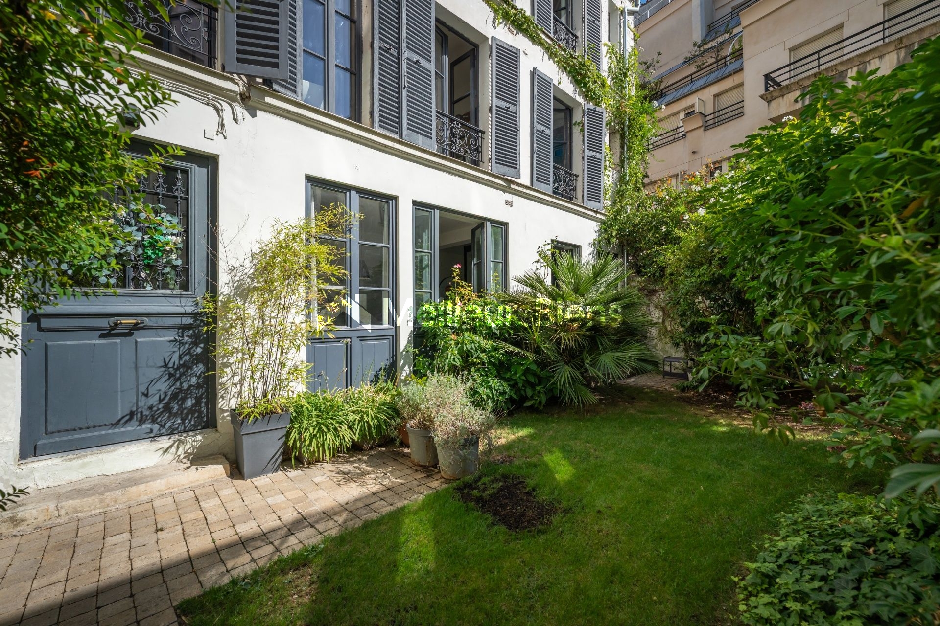 LA CAMPAGNE AU COEUR DE PARIS 15 - MAISON FAMILIALE DE 4 CHAMBRES AVEC JARDIN