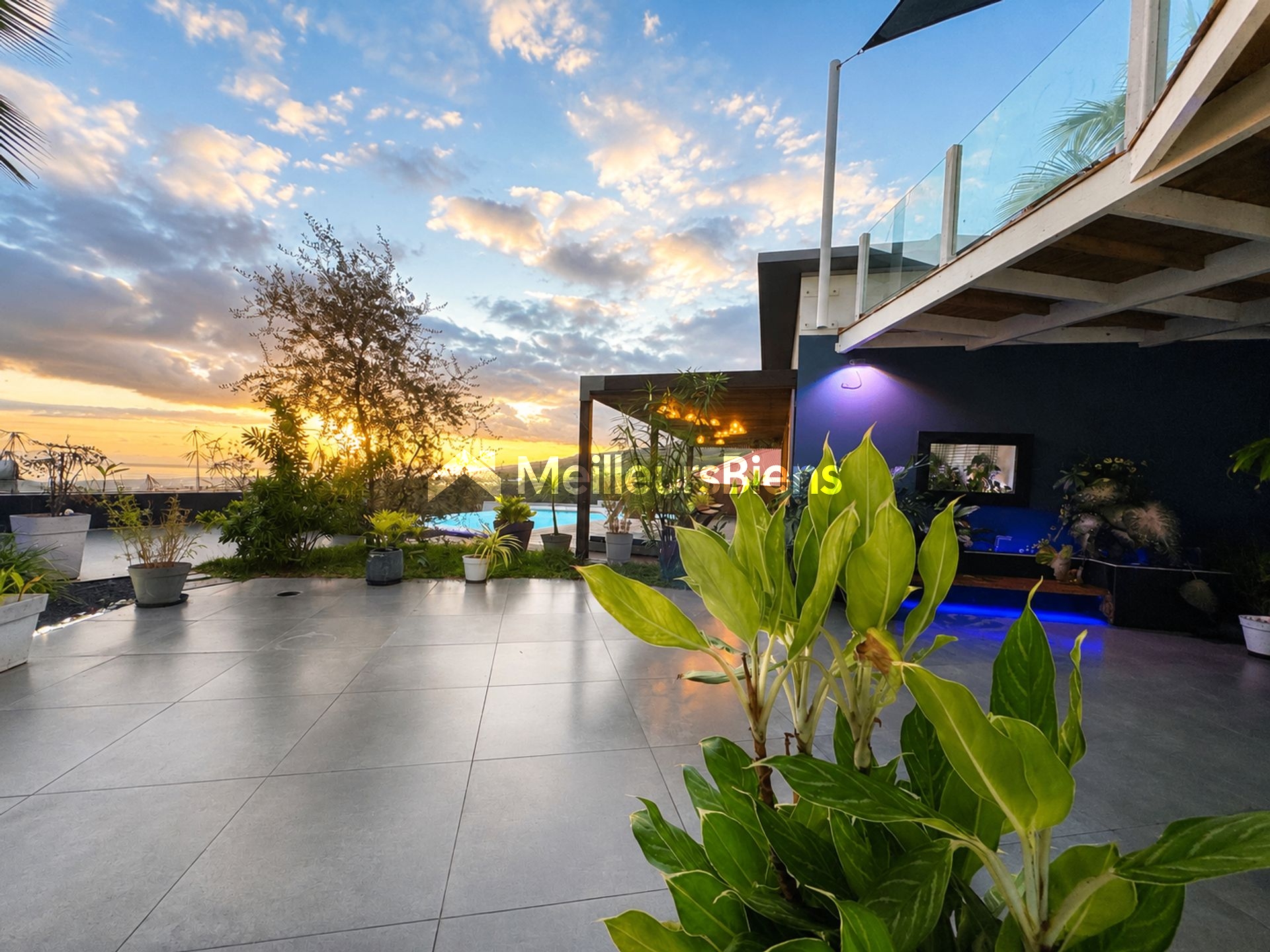 ✨ Villa d'exception avec vue panoramique, piscine à débordement, jacuzzi et sauna