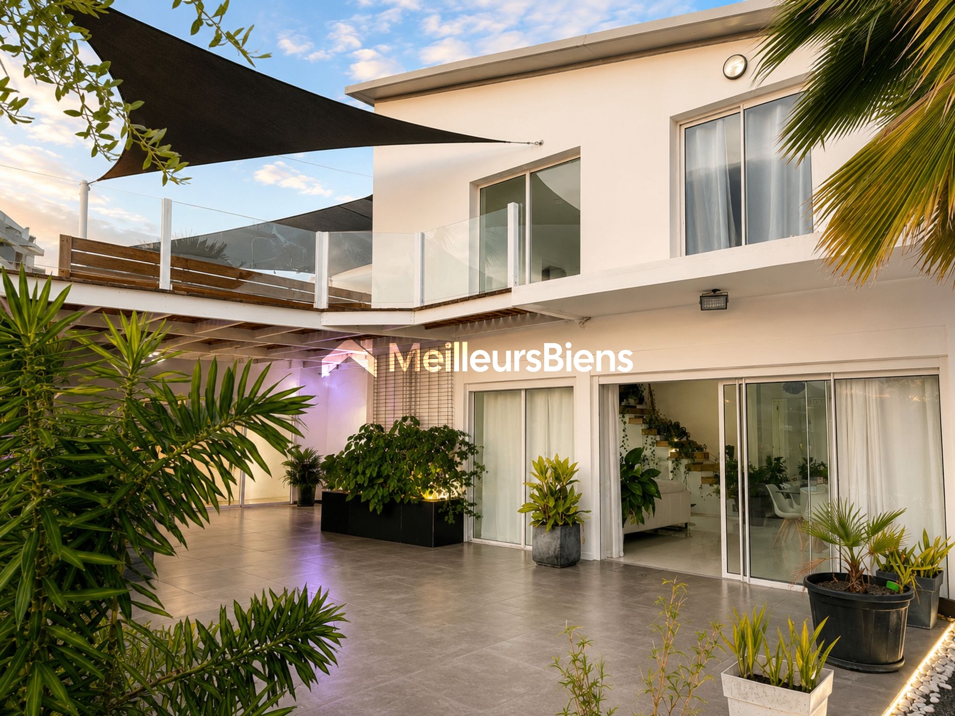 ✨ Villa d'exception avec vue panoramique, piscine à débordement, jacuzzi et sauna