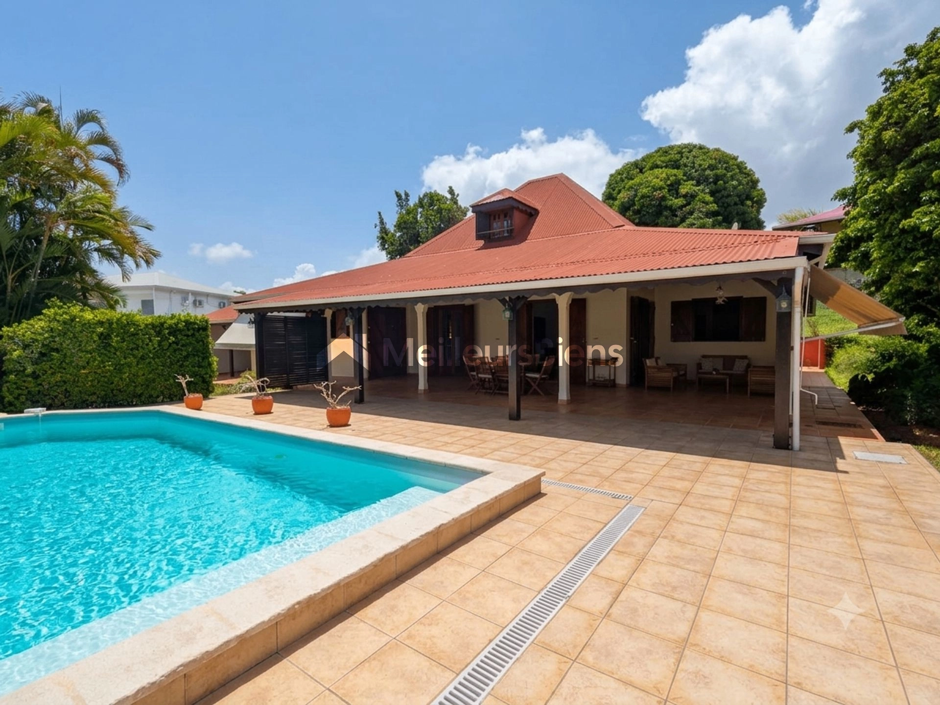 Maison T4 150 m² à Baie-Mahault avec piscine et bungalow