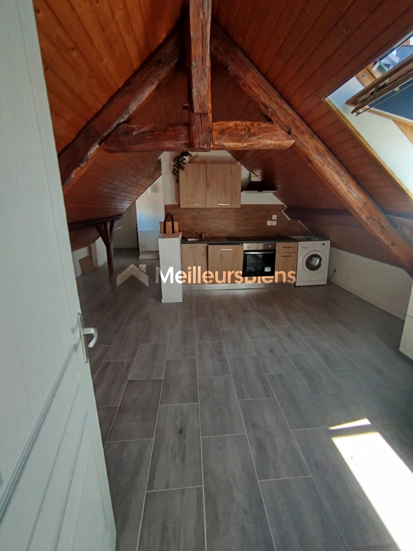 10 % de rentabilité brute ! Appartement rénové de 50 m² au sol, déjà loué 450 €/mois