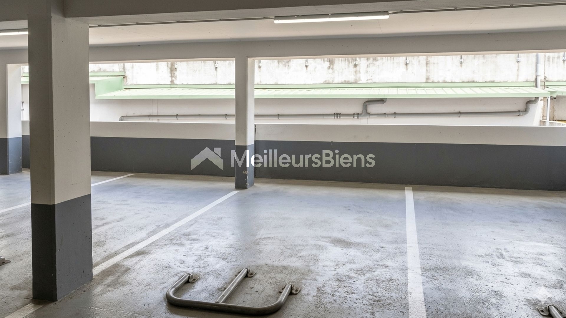 Vente parking couvert Marina Baie des Anges