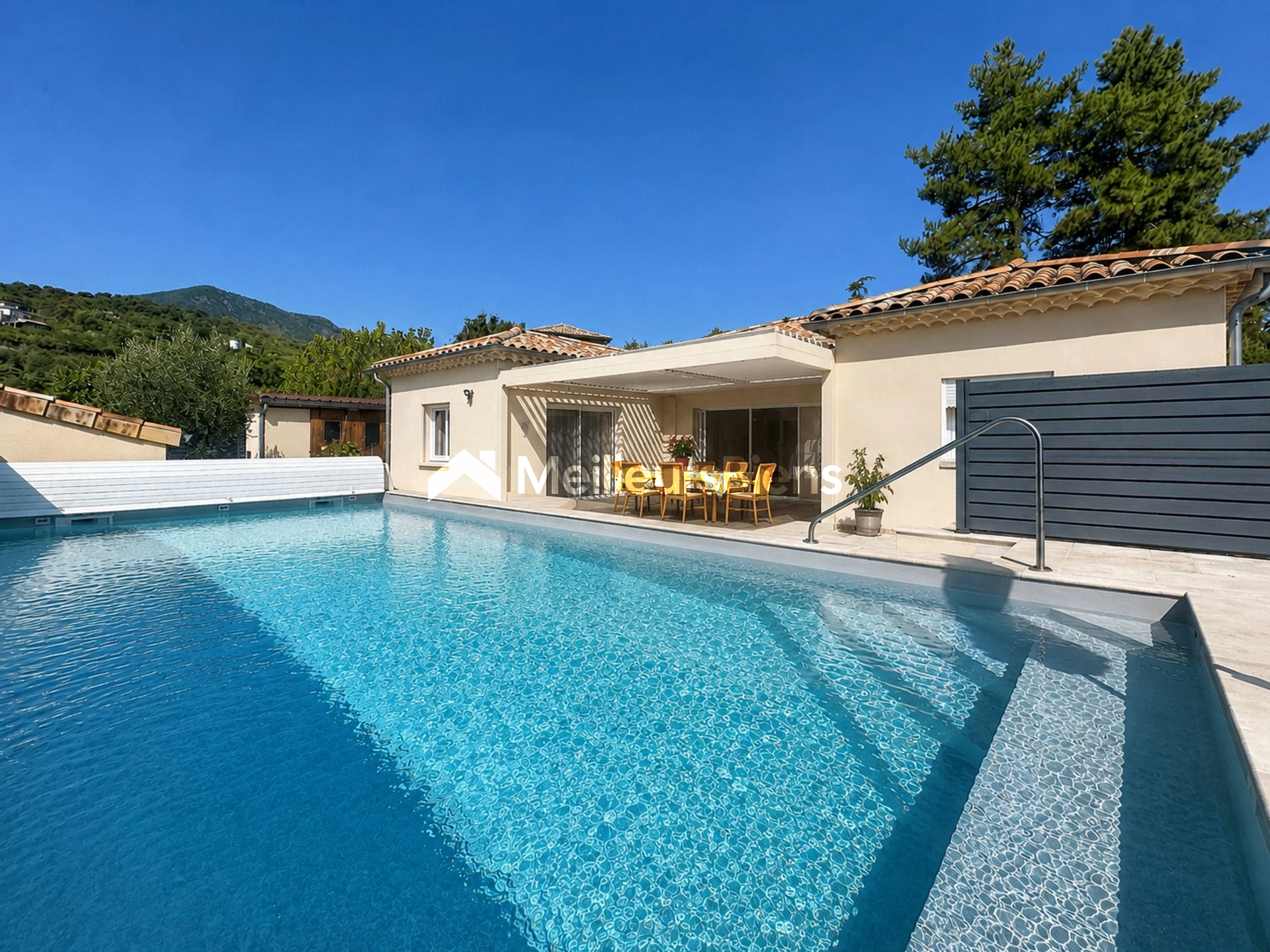 Exclusivité - Les Vans 07140 : Villa de plain-pied 137 m²  - Piscine et Dépendance