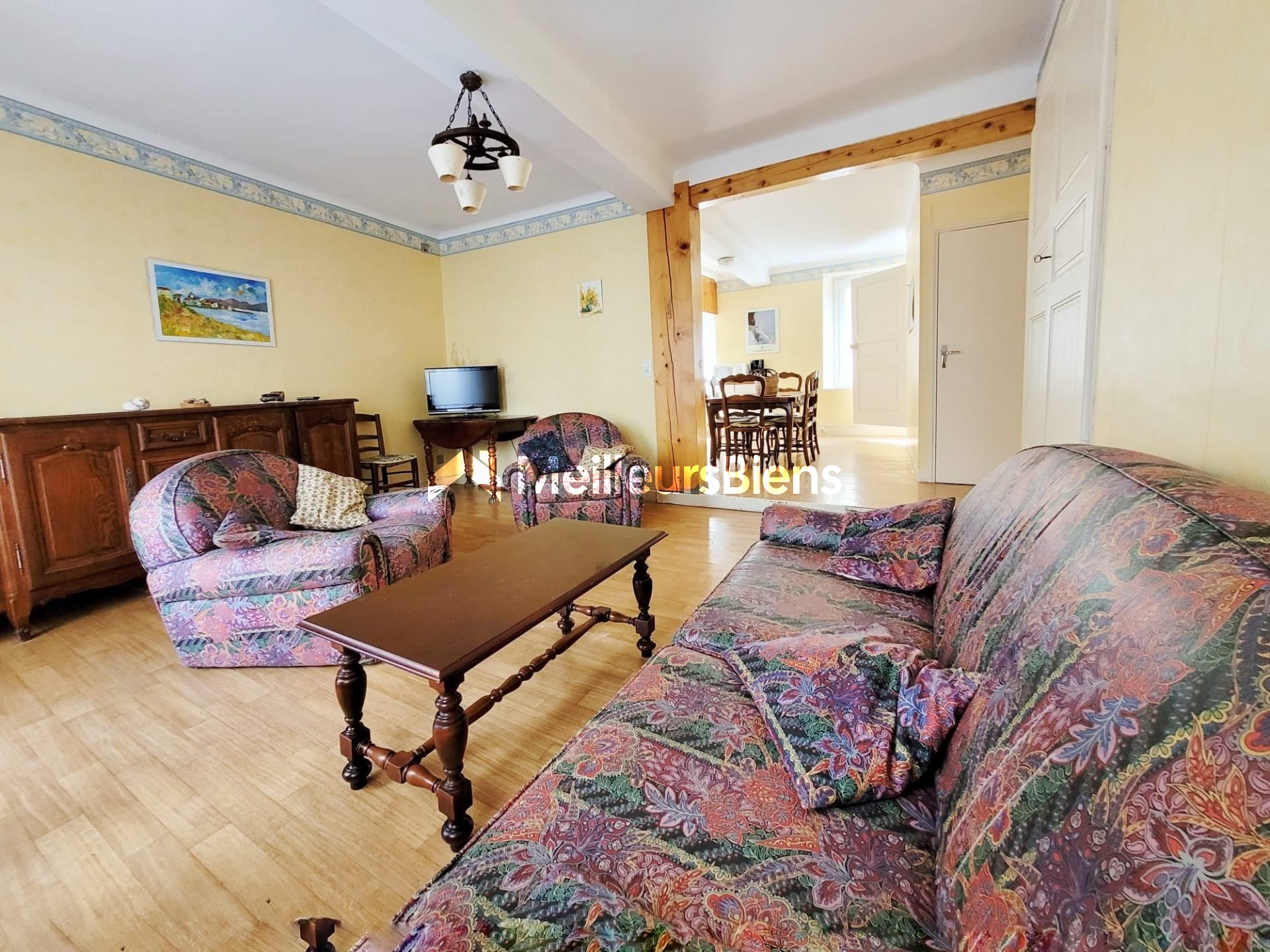 Embrun centre maison 76 m² sur 3 niveaux avec grande cave aménageable et terrasse