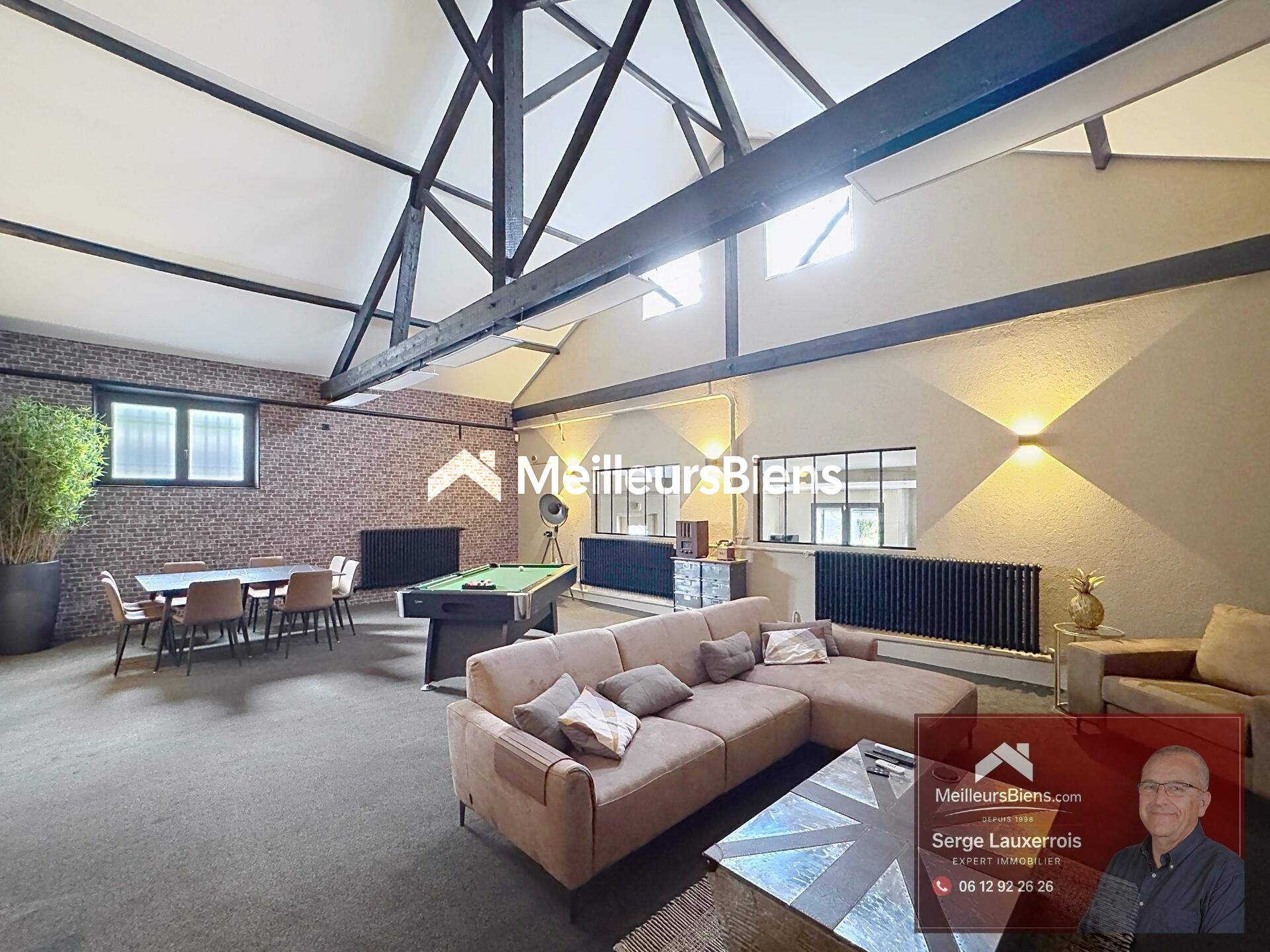 MAISON ATHYPIQUE DE 250M² AVEC JARDIN