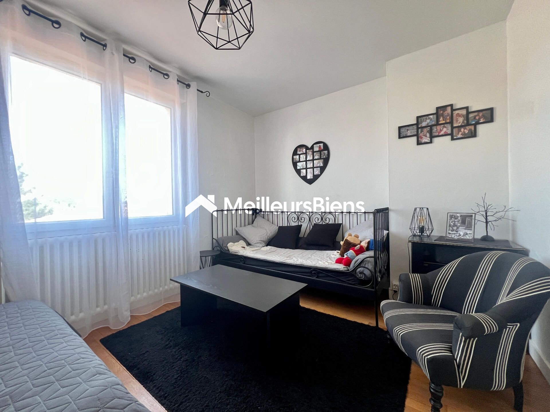 À La Roche-sur-Yon maison de 135 m² avec 4 chambres et terrain 489 m² + 83m2 de sous sol