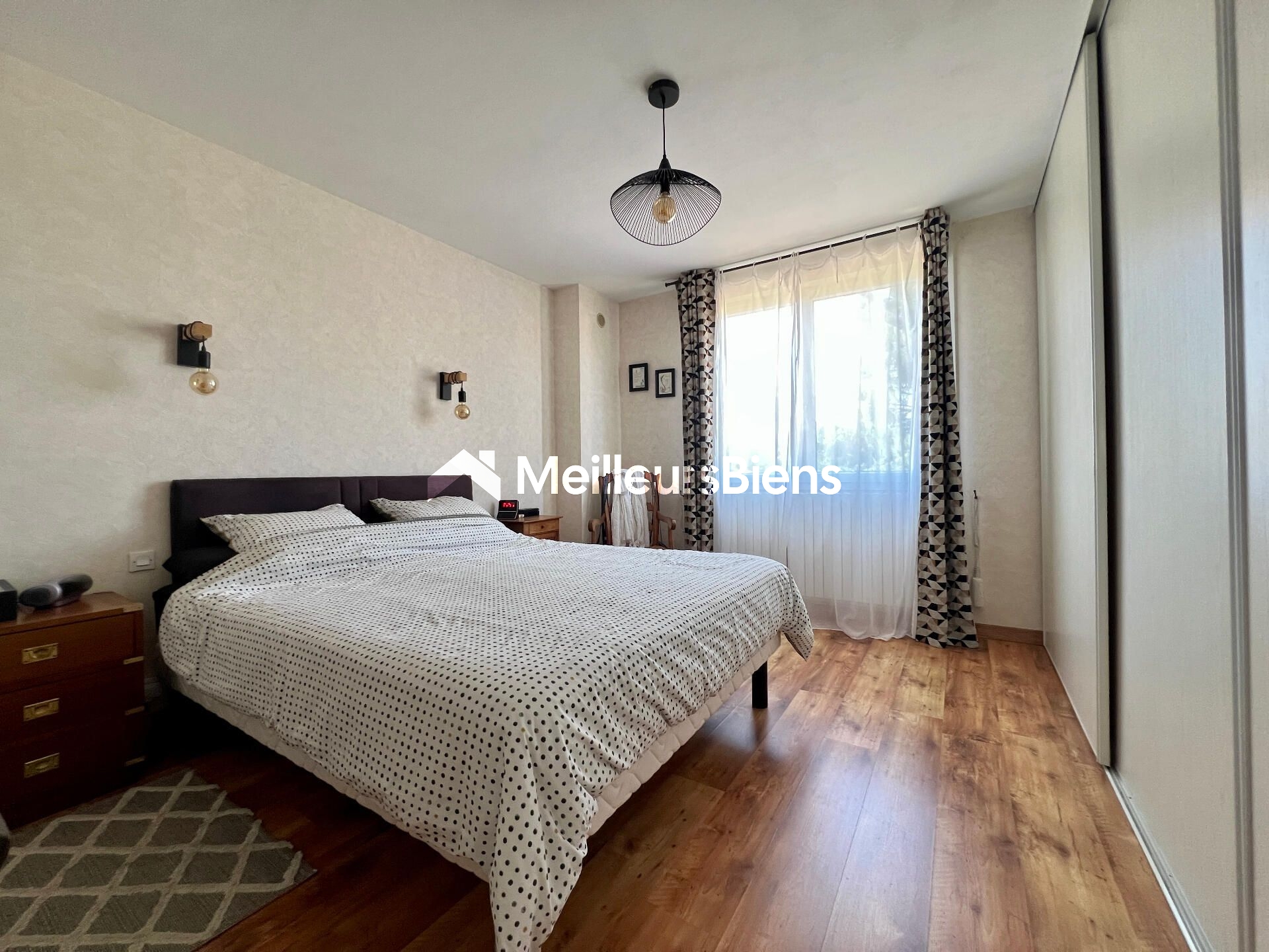 À La Roche-sur-Yon maison de 135 m² avec 4 chambres et terrain 489 m² + 83m2 de sous sol
