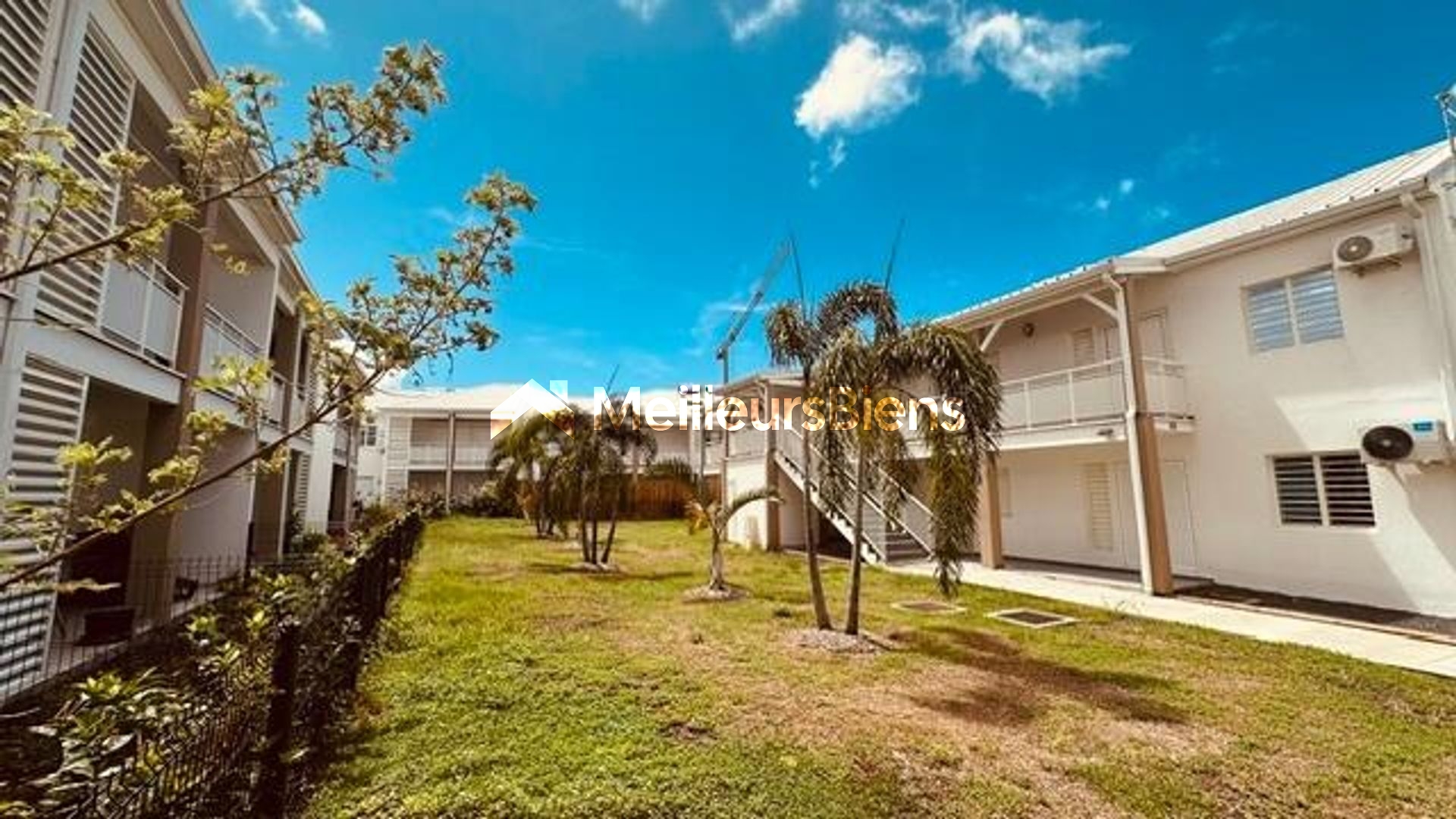 A VENDRE A SAINTE ANNE DANS NOUVELLE RESIDENCE PROCHE PLAGE MAGNIFIQUE APPARTEMENT T3