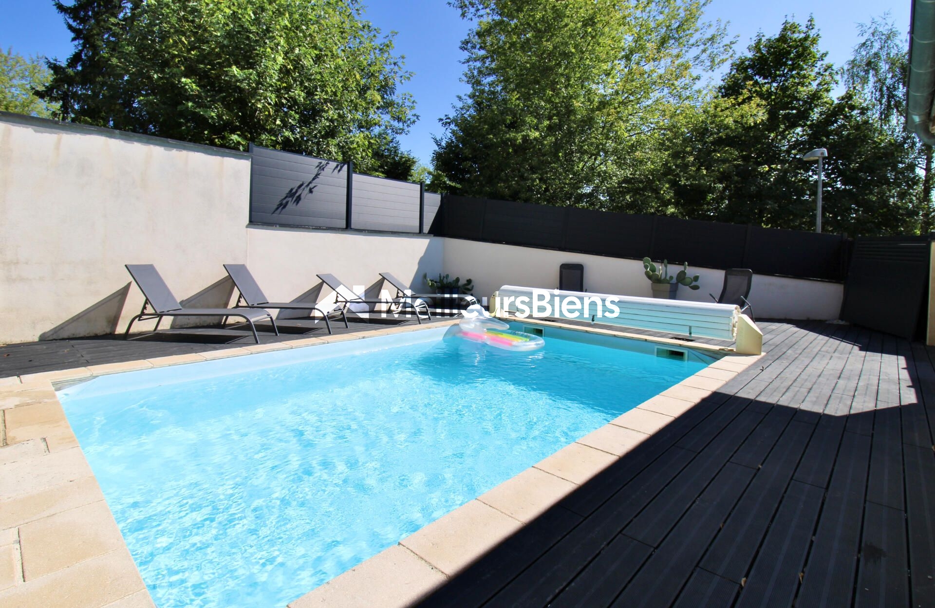 Maison de plain-pied 175 m2 avec piscine et dépendance