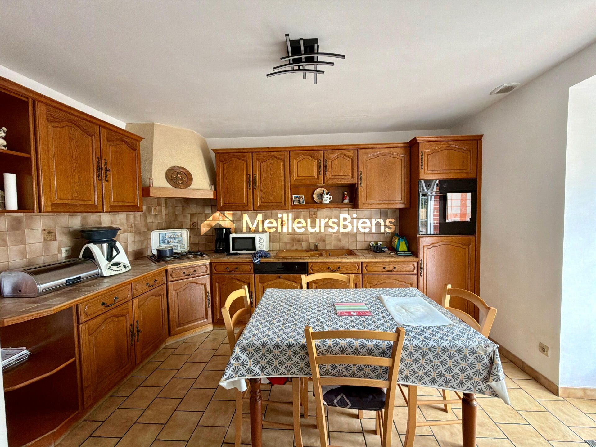 Maison en pierres de plain-pied avec dépendances sur 2,5 hectares – Saint-Saturnin-du-Limet (à 5 min de Renazé)