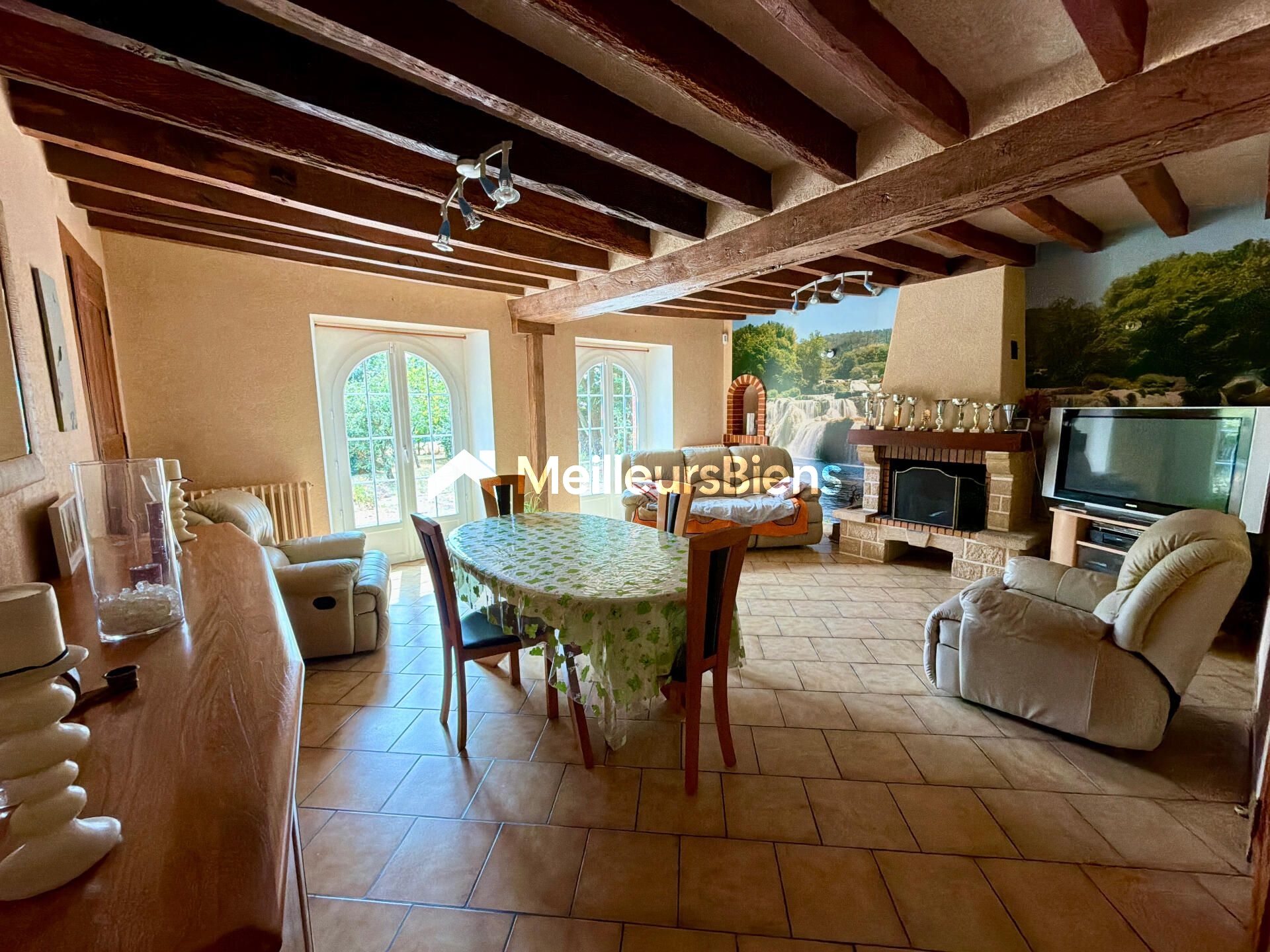 Maison en pierres de plain-pied avec dépendances sur 2,5 hectares – Saint-Saturnin-du-Limet (à 5 min de Renazé)