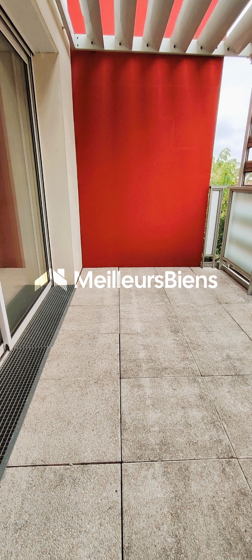 Toulouse: Grand Appartement T3 récent avec avec balcon et parking