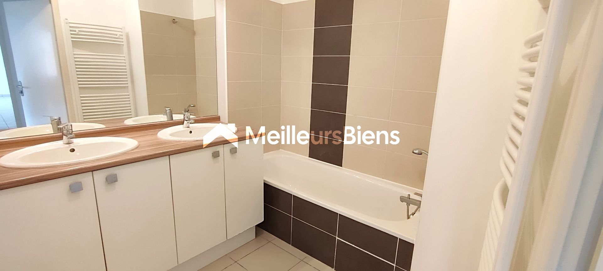 Toulouse: Grand Appartement T3 récent avec avec balcon et parking