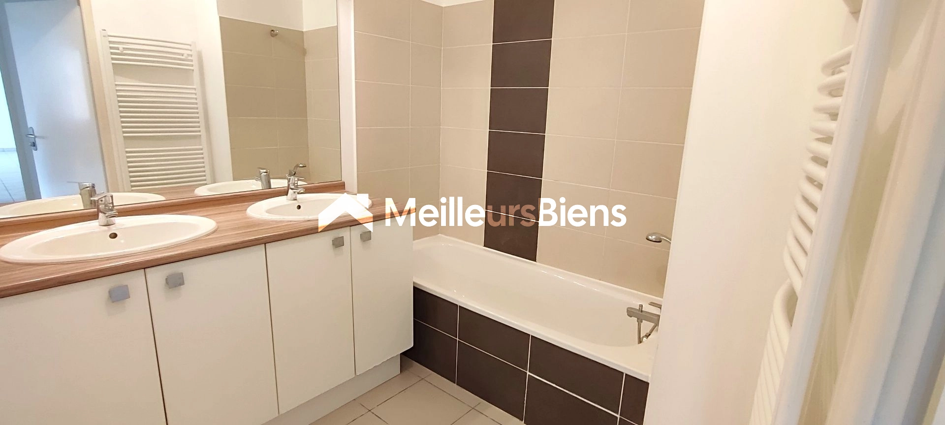 Toulouse: Grand Appartement T3 récent avec avec balcon et parking
