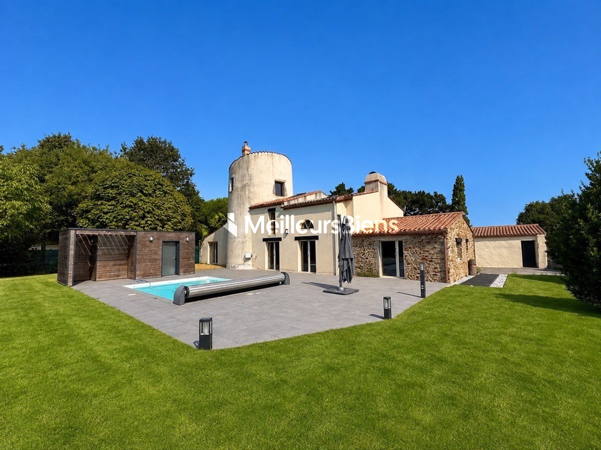 Ensemble immobilier maison principale de 200.m 2 hab + 2 maisons annexes indépendantes