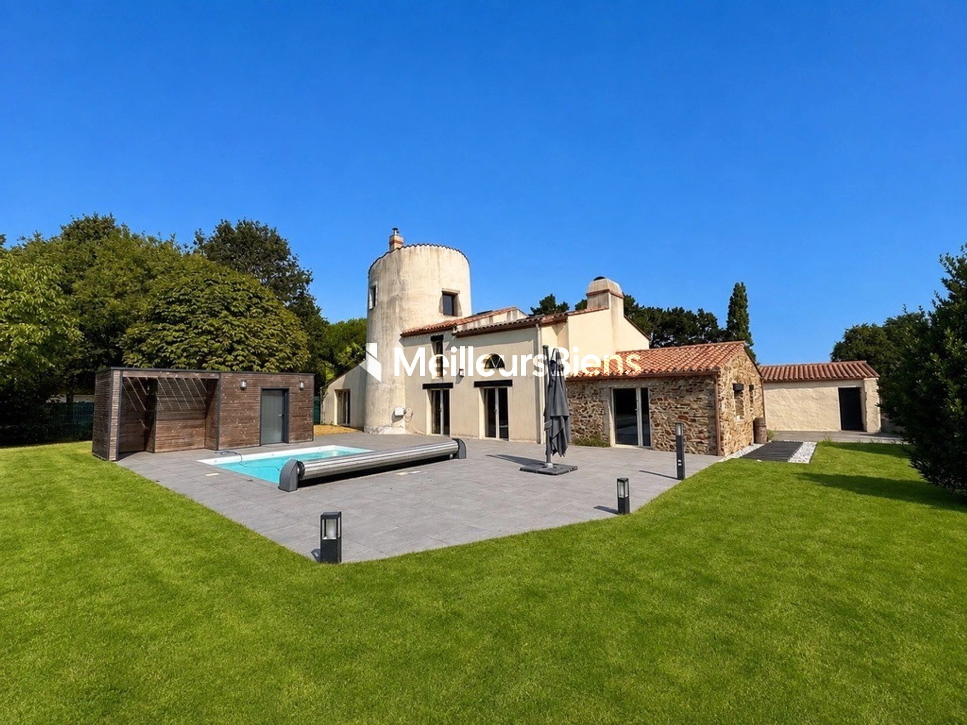 Ensemble immobilier maison principale de 200.m 2 hab + 2 maisons annexes indépendantes