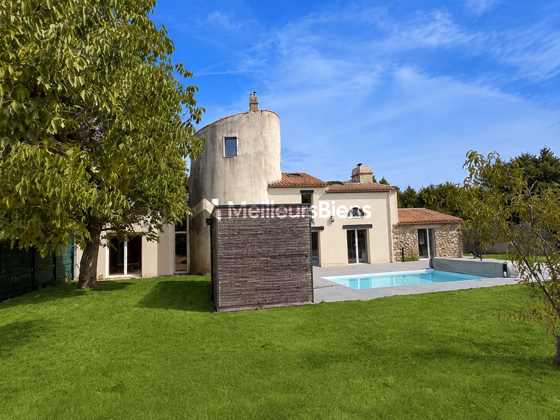 Ensemble immobilier maison principale de 200.m 2 hab + 2 maisons annexes indépendantes