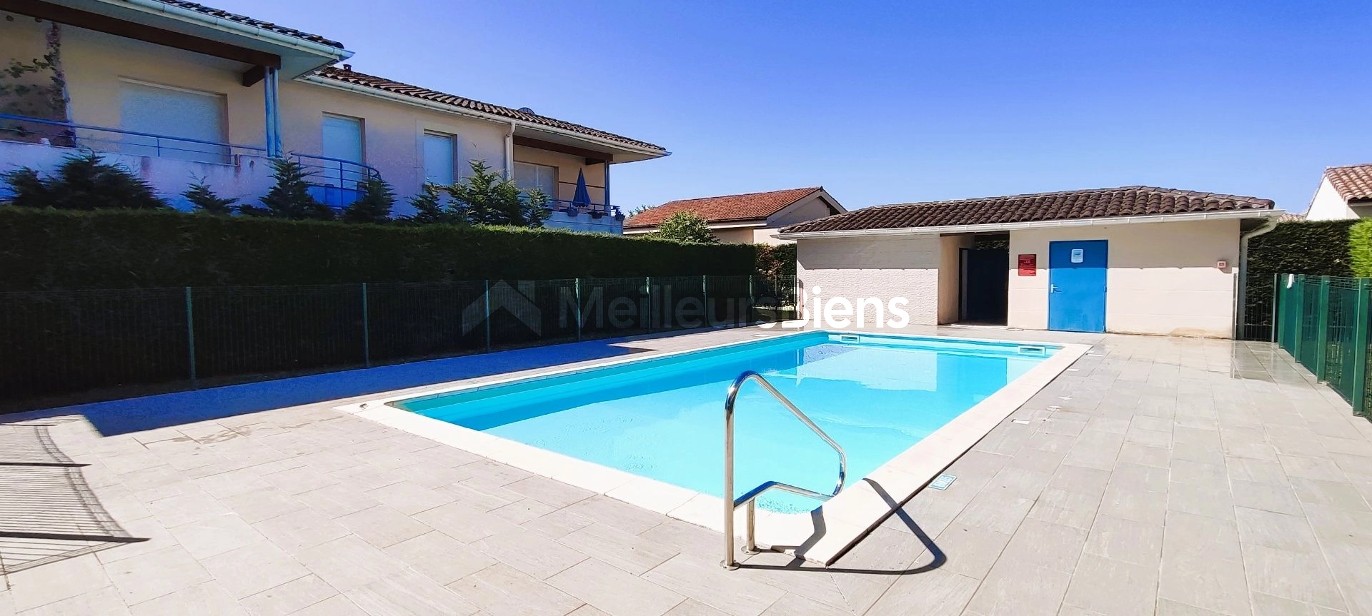 Lavaur: appartement T3 avec terrasse  dans résidence avec piscine