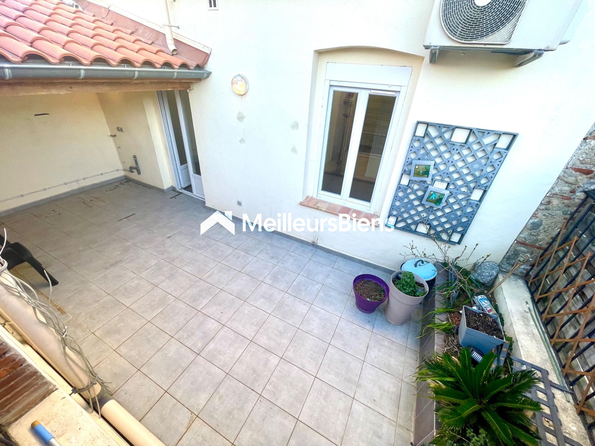 Immeuble de deux T3 avec terasses et grand garage