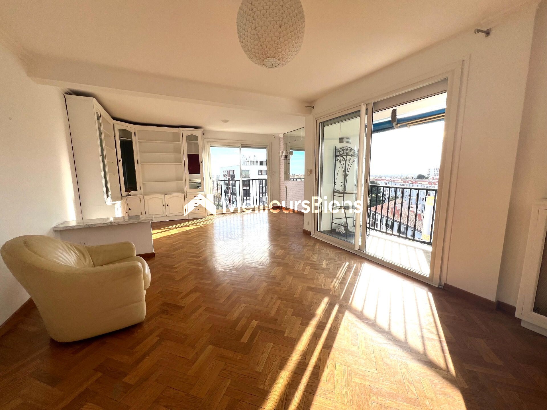 Appartement T4 de 102 m2  9 ème et dernier étage