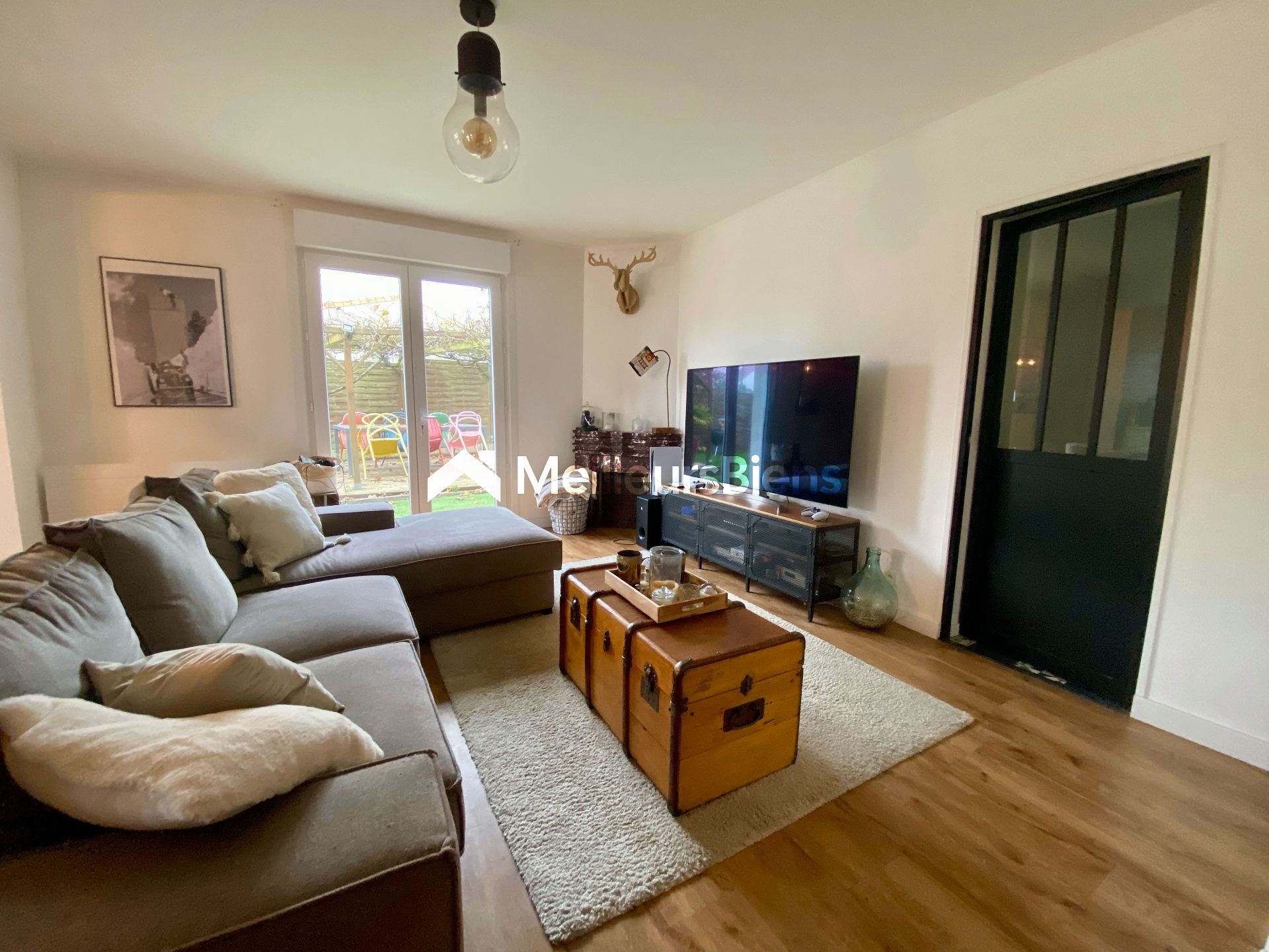 Maison rénovée, 132m², jardin avec piscine.