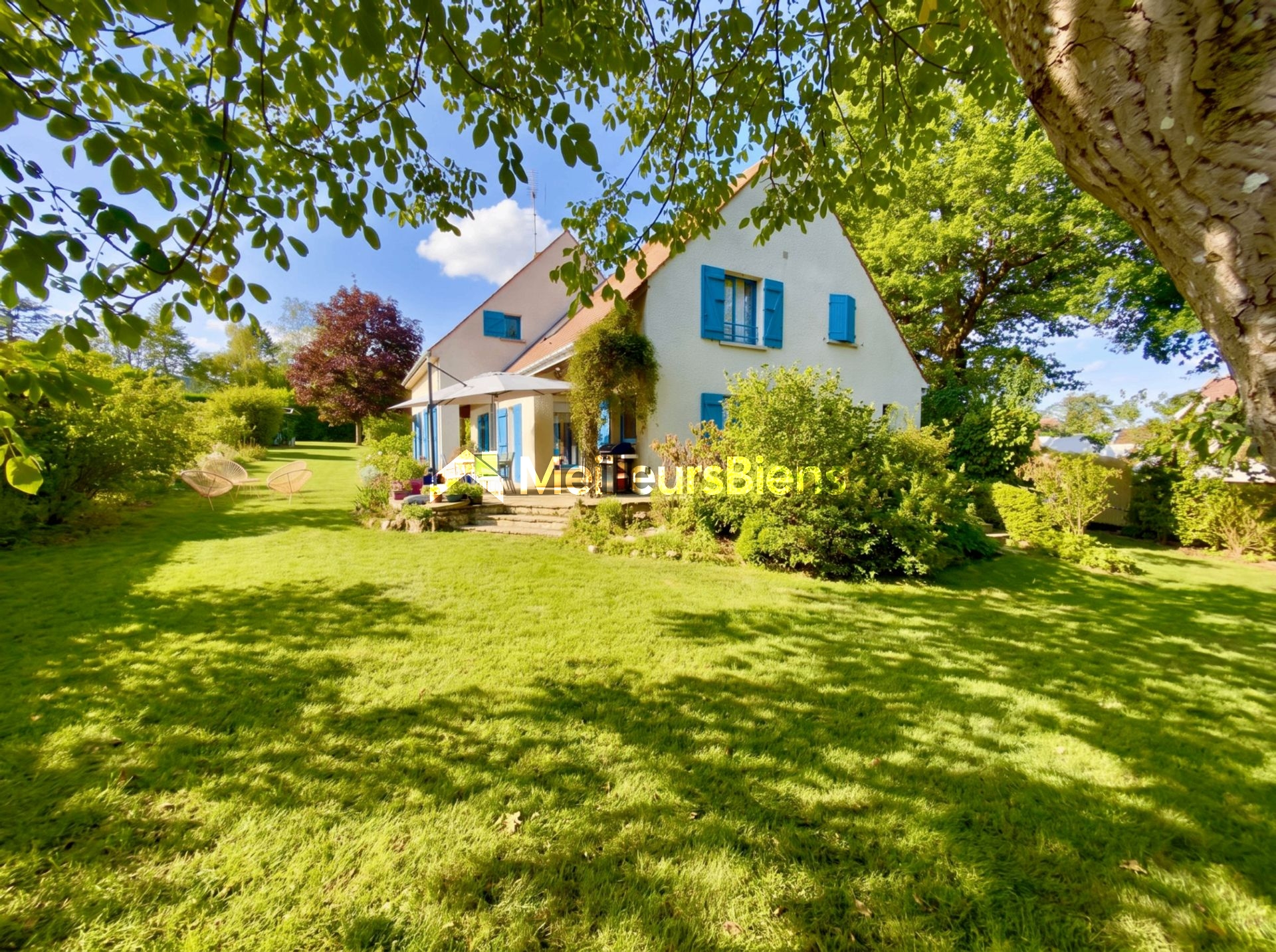 Maison d’architecte familiale – 7 pièces, 5 chambres – Terrain de 1 500 m² – Auffargis