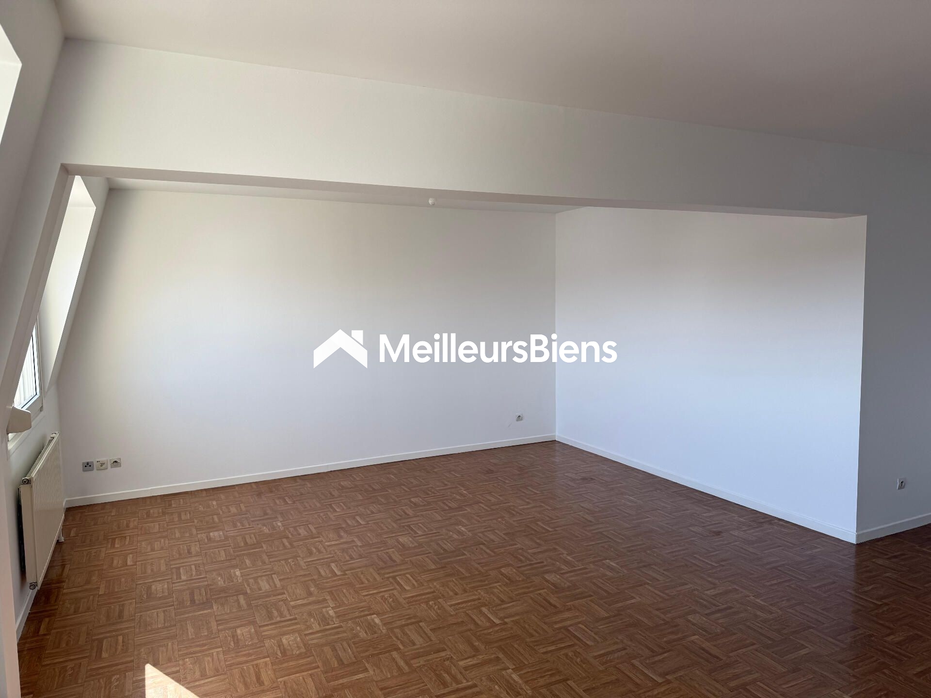 Bel appartement F4 au troisième étage avec parking et garage