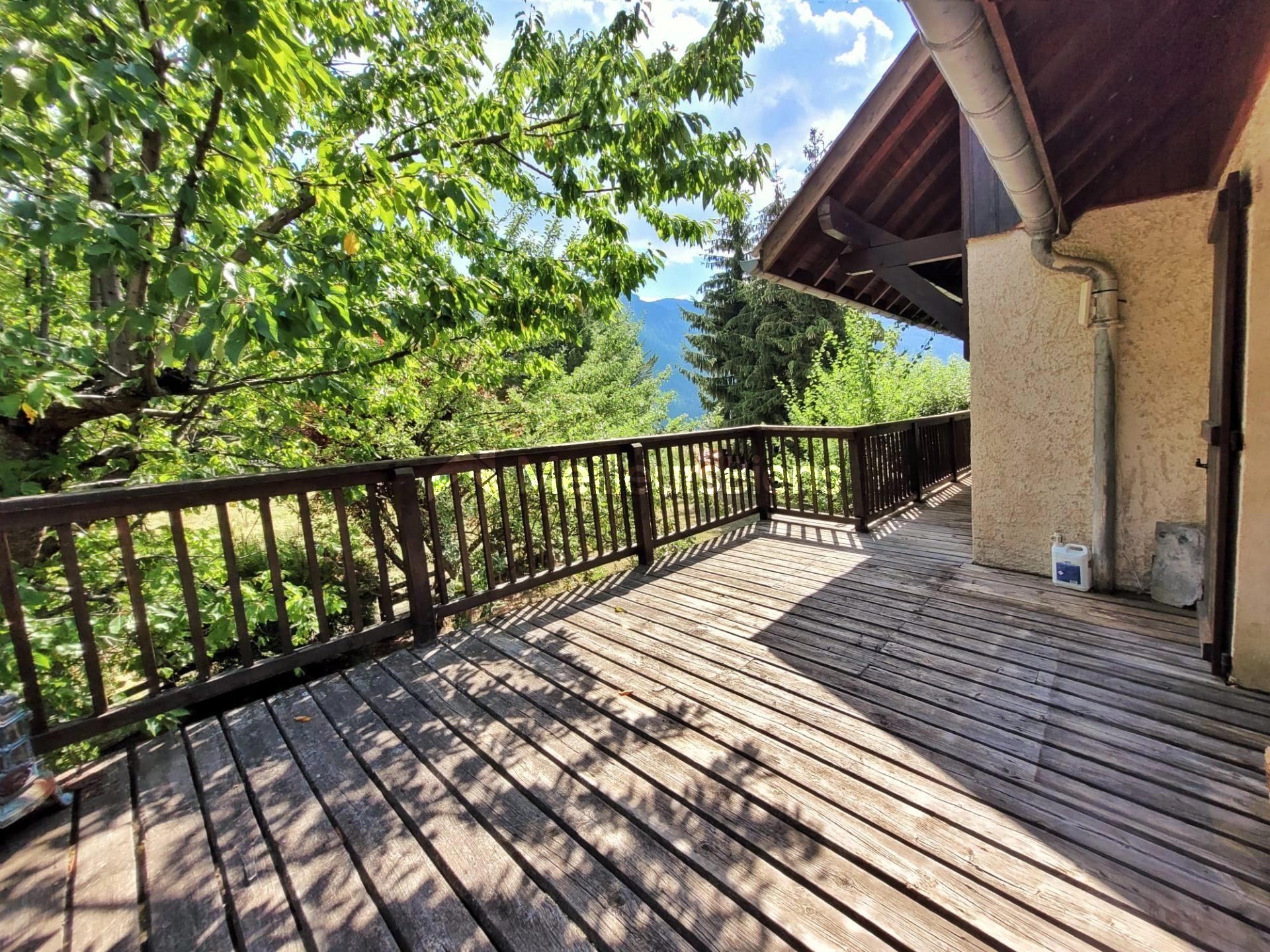 Maison familiale 7 pièces avec dépendances et grand terrain aux Orres