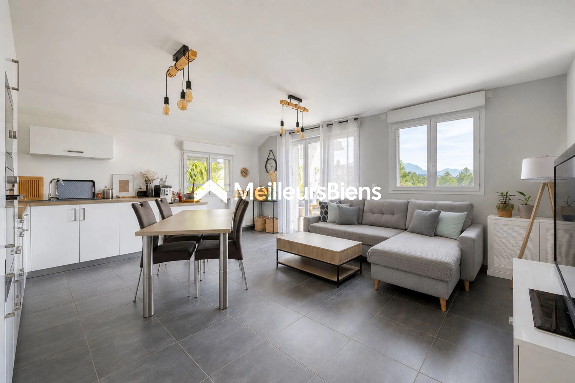 Saint-Félix - Appartement T3 de 65 m² au dernier étage - Terrasse et stationnements.