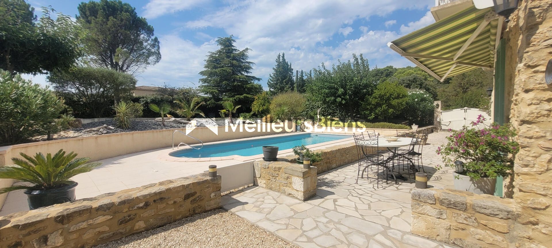 Pont-Saint-Esprit maison en pierre, dont 3 suites parentales et piscine 10x4 dans quartier résidentiel sur 1356 m² de terrain clos