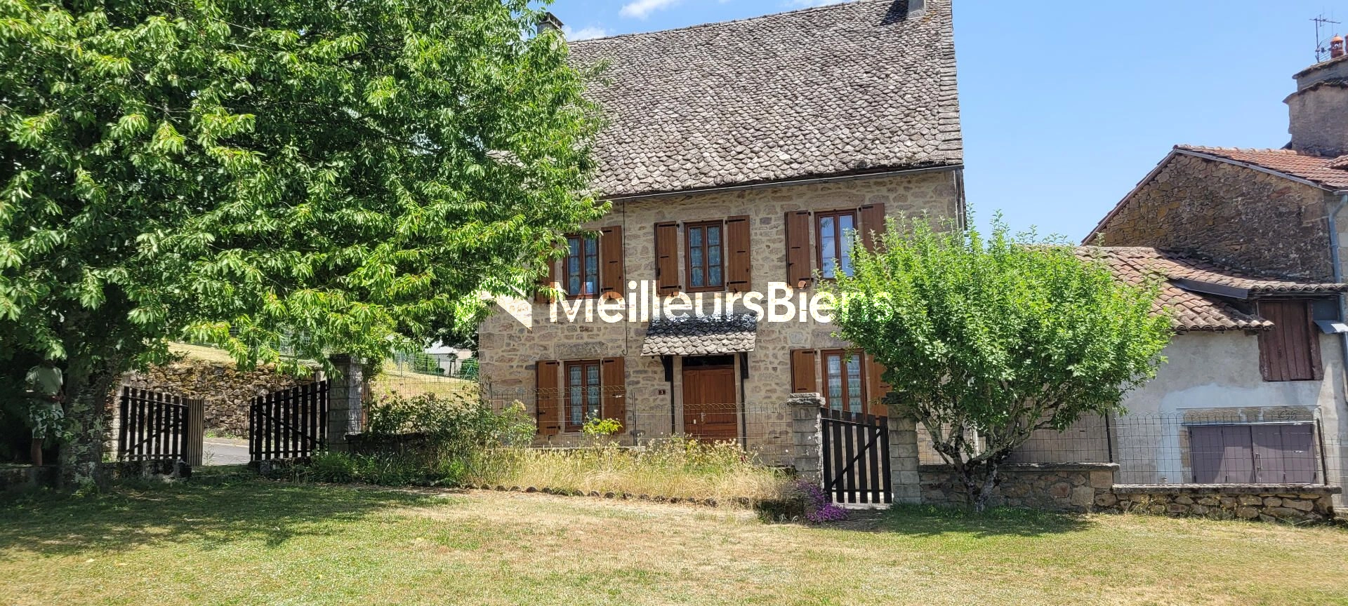 Maison de charme avec garage et terrain