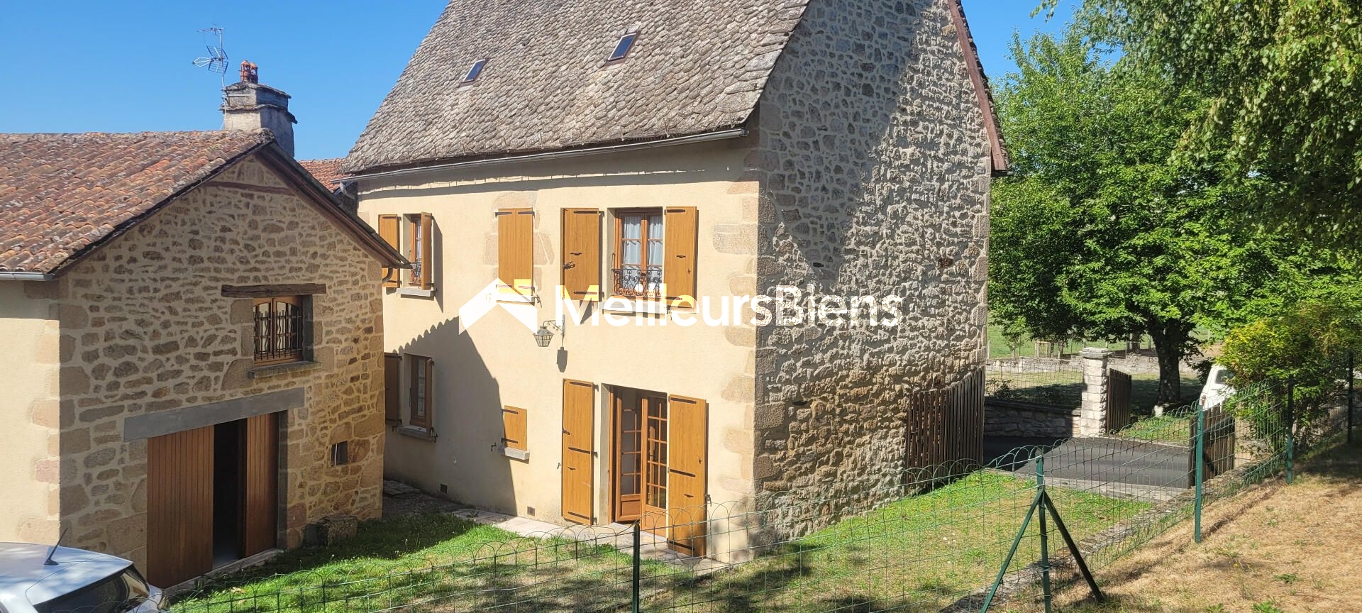 Maison de charme avec garage et terrain