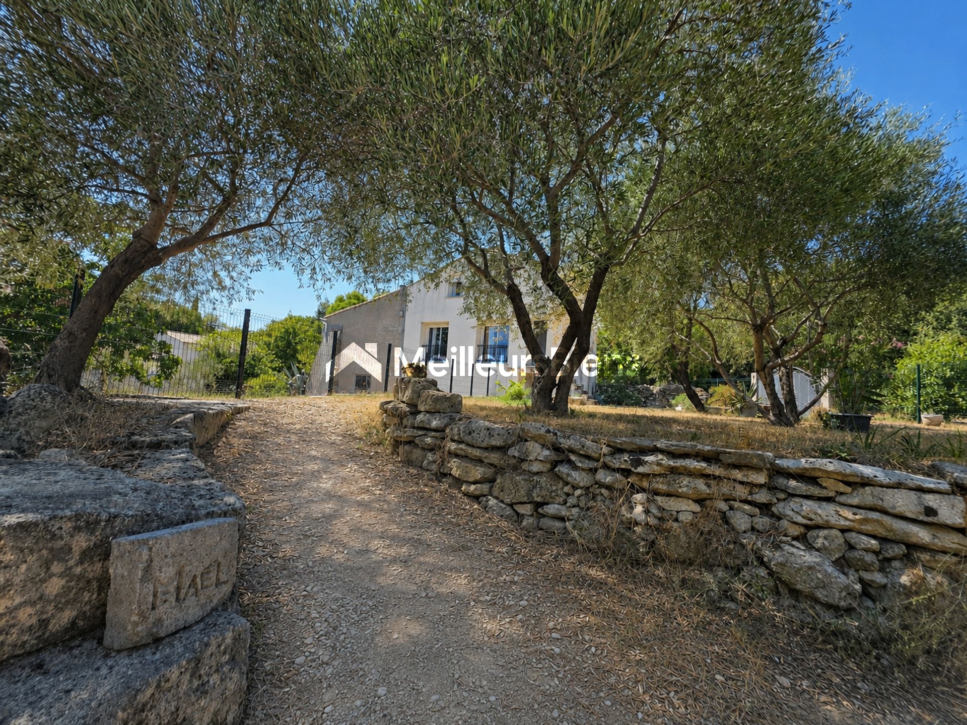 Ancienne Grange rénovée de 126 m² avec jardin et grand garage