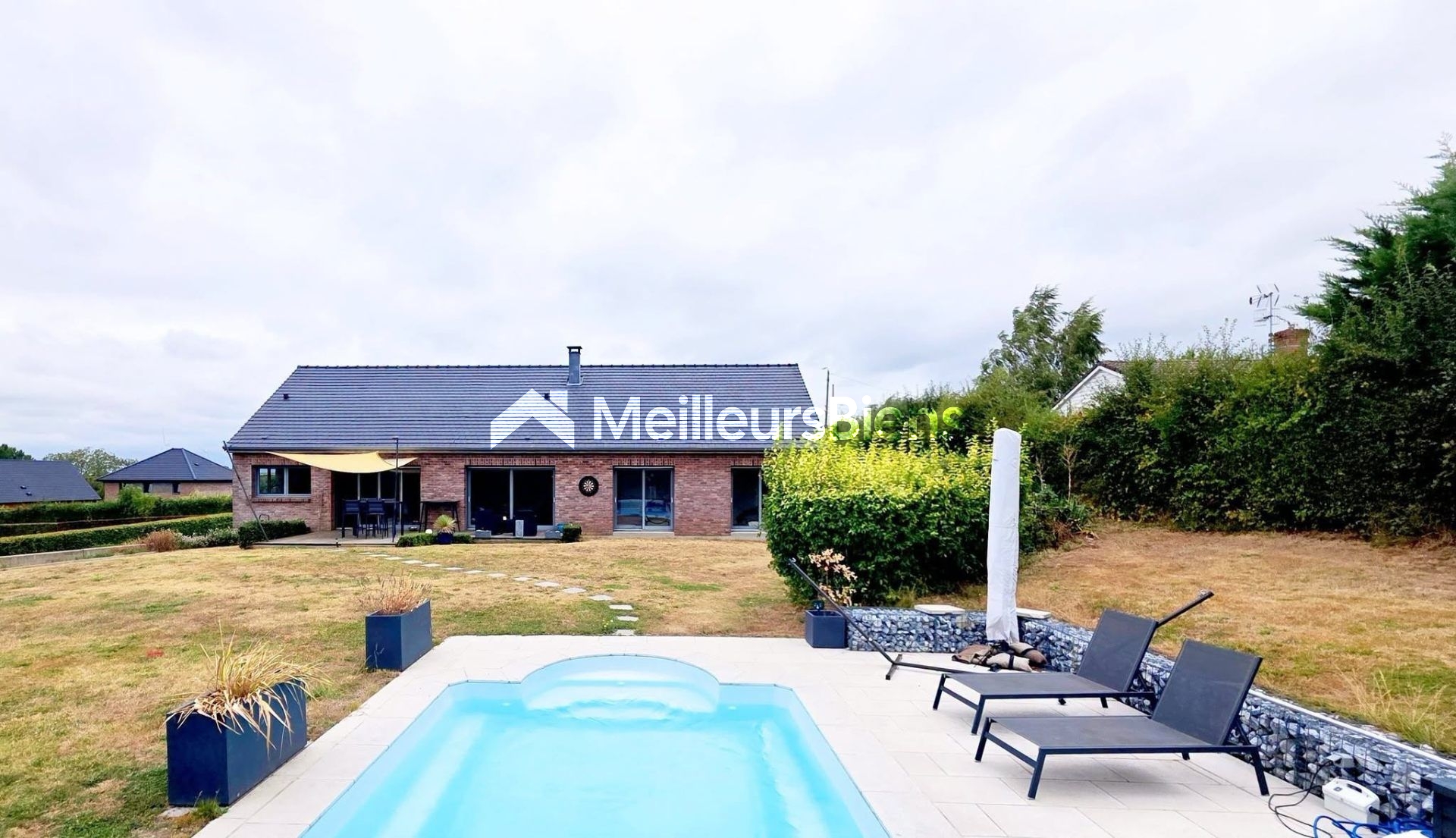 Maison plain-pied 145 m² à Beaudignies, 4 chambres et sous-sol complet et Piscine