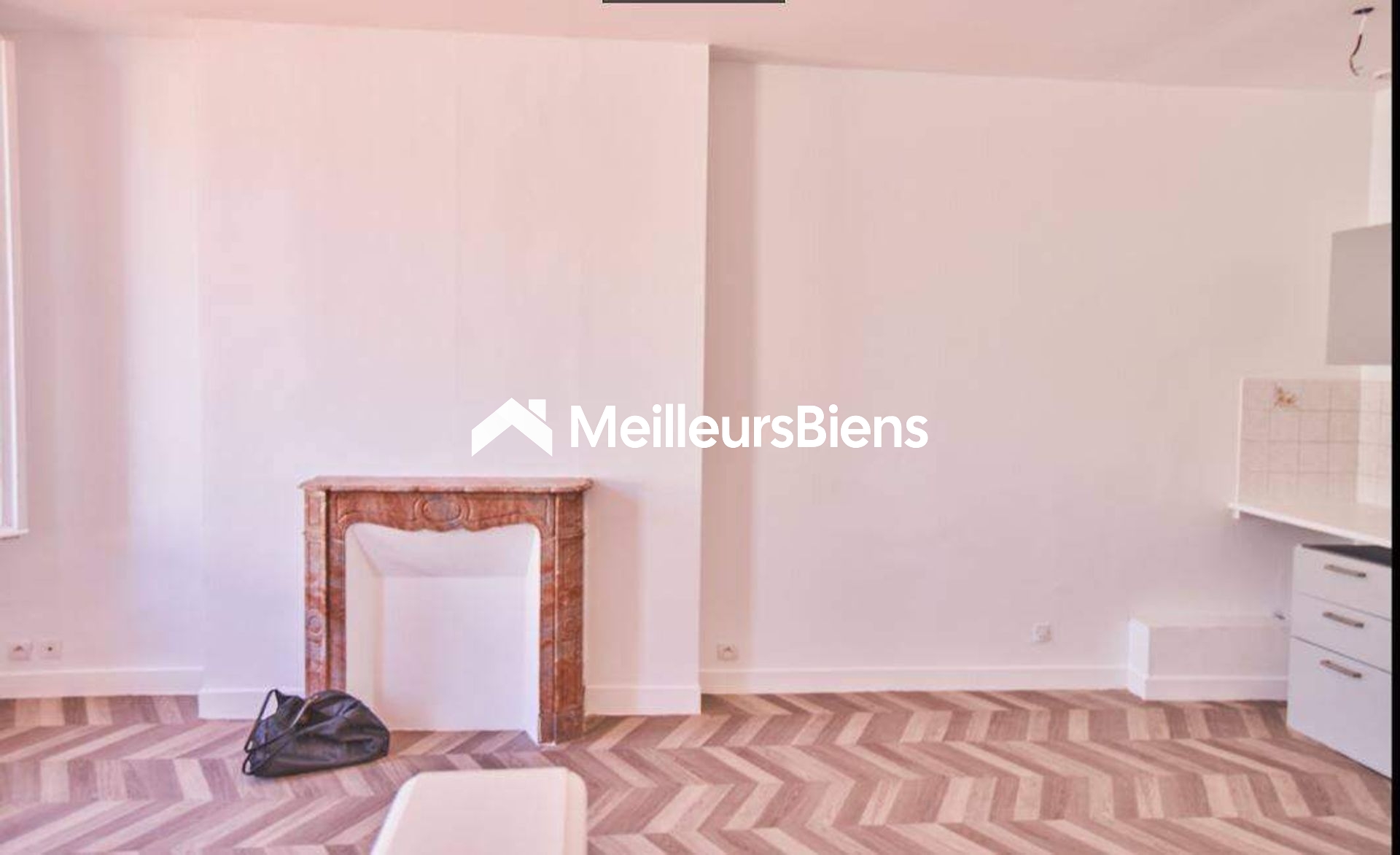 Grand studio 28 m² centre de Libourne, 2ème étage