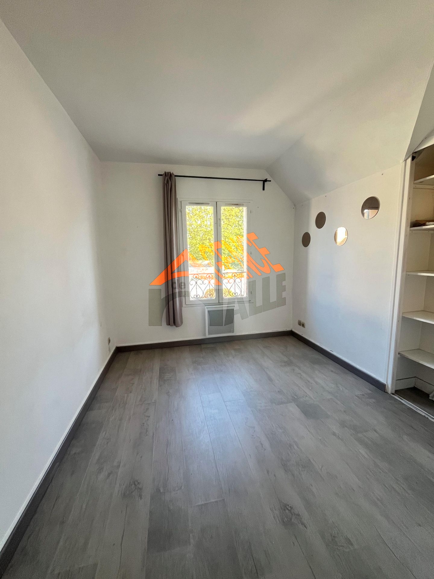 Superbe duplex de type F2 + Bureau d'une superficie de 56m² idéalement situé au coeur du centre ville de Luzarches