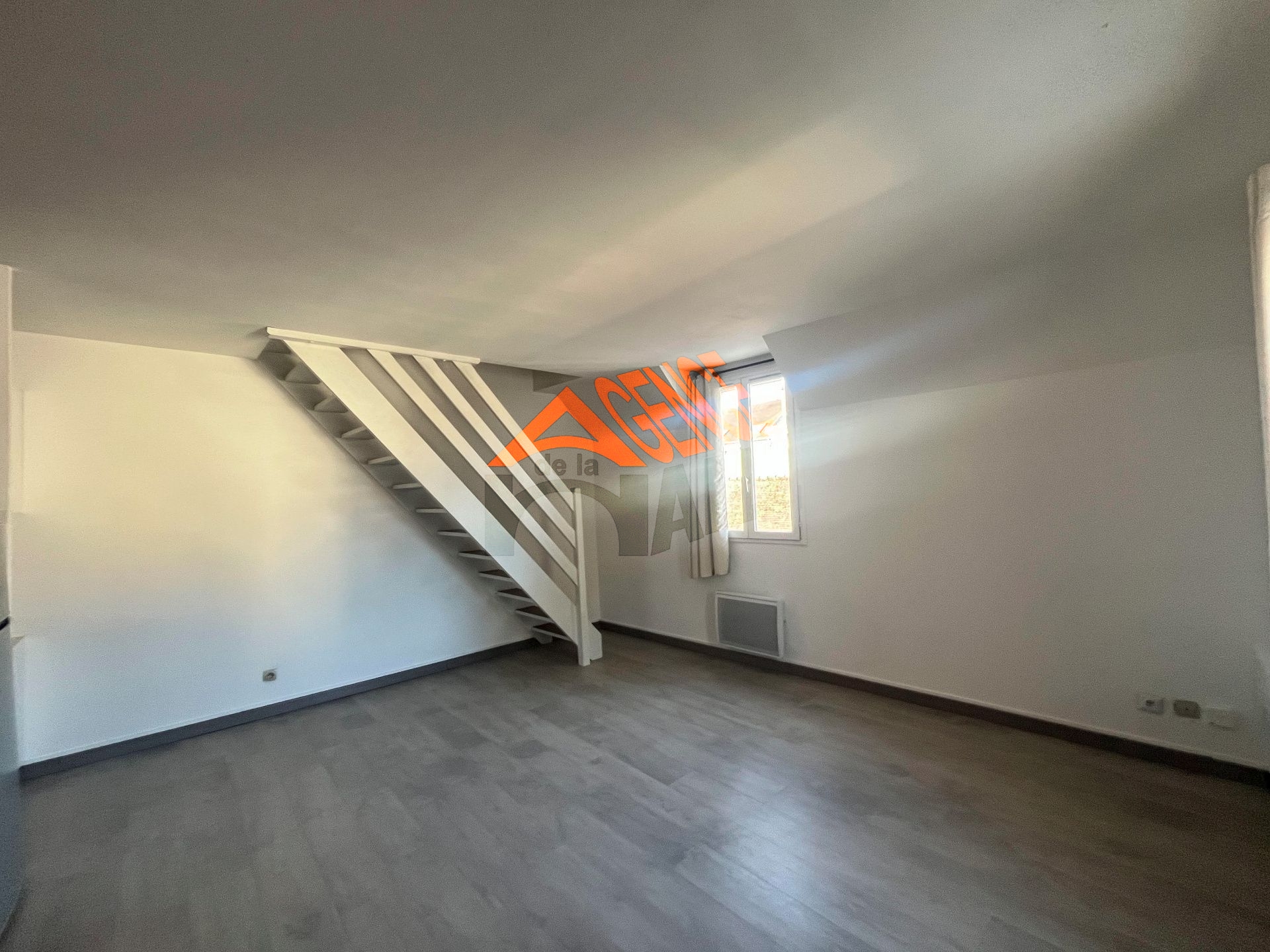 Superbe duplex de type F2 + Bureau d'une superficie de 56m² idéalement situé au coeur du centre ville de Luzarches