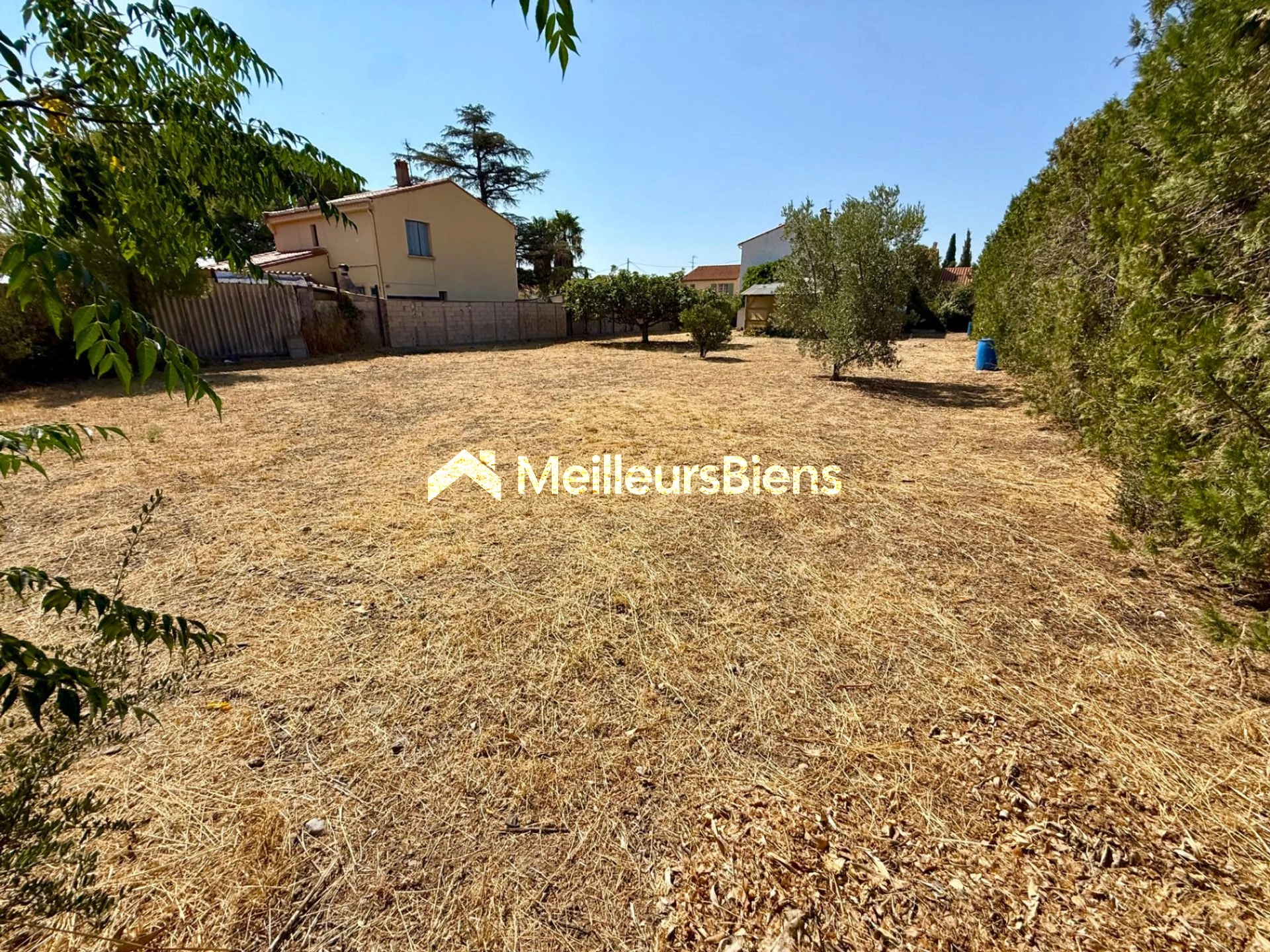 MAISON À RÉNOVER + TERRAIN CONSTRUCTIBLE – FORT POTENTIEL