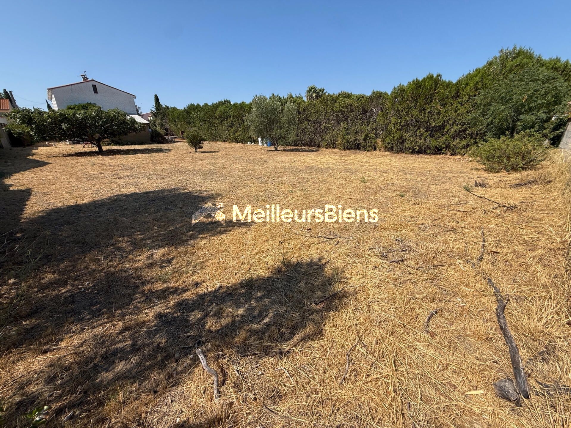 MAISON À RÉNOVER + TERRAIN CONSTRUCTIBLE – FORT POTENTIEL