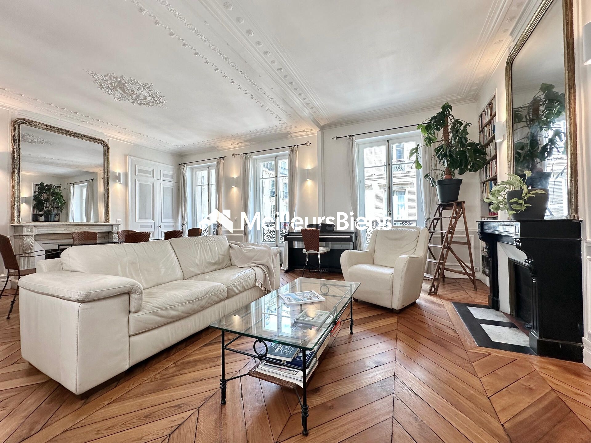 Appartement haussmannien 111 m² 5 pièces avec ascenseur Paris 9e