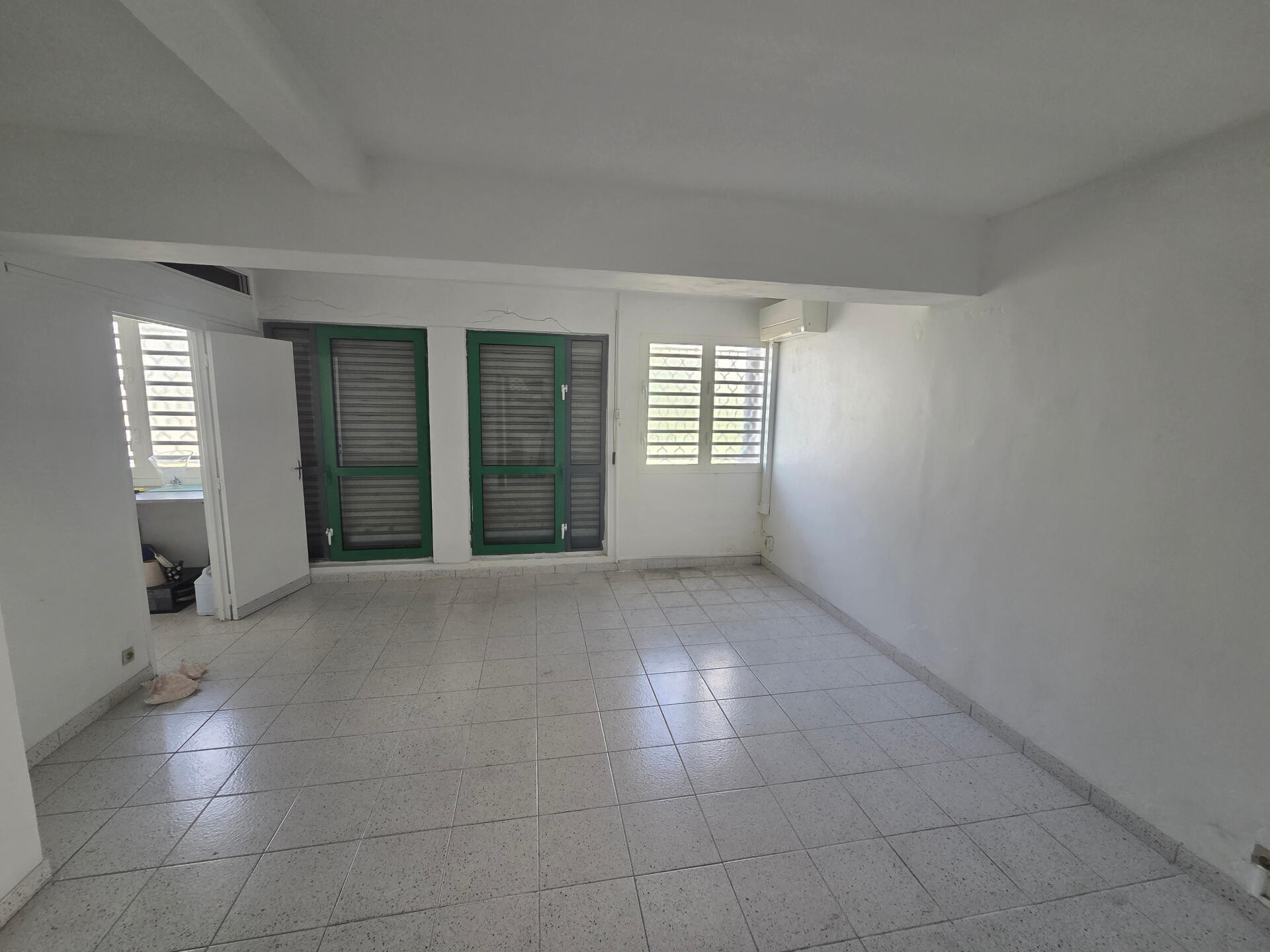Bureau 2 pièces à Pointe-à-Pitre, 41,66 m² à 55 000 €