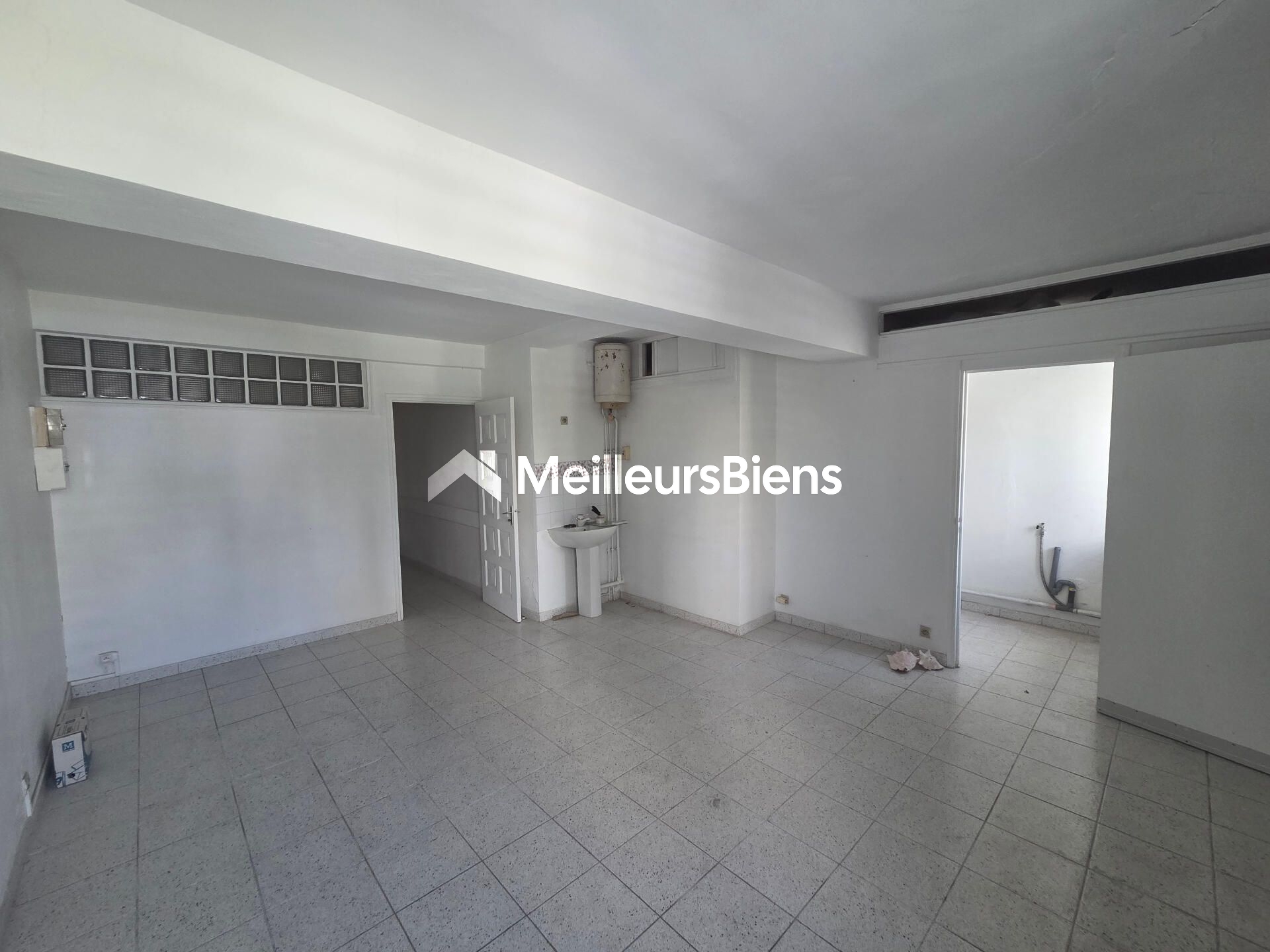 Bureau 2 pièces à Pointe-à-Pitre, 41,66 m² à 55 000 €