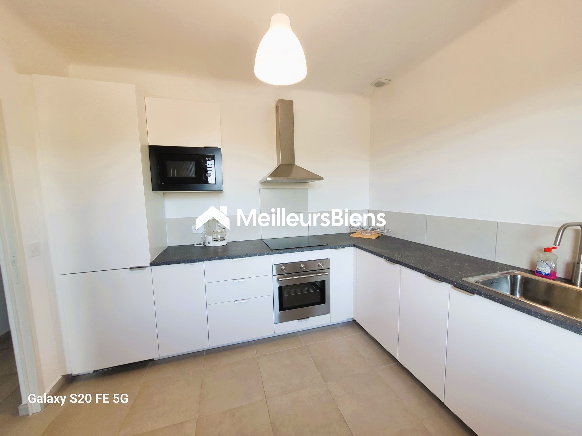 Maison familiale 135 m² à Ventabren, 4 chambres et grand terrain proche commerces, bus, écoles