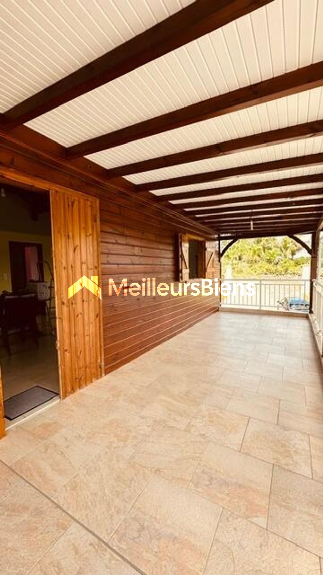 A LOUER JOLI T3 entièrement meublé dans haut de villa situé vers Maudette Sainte Anne