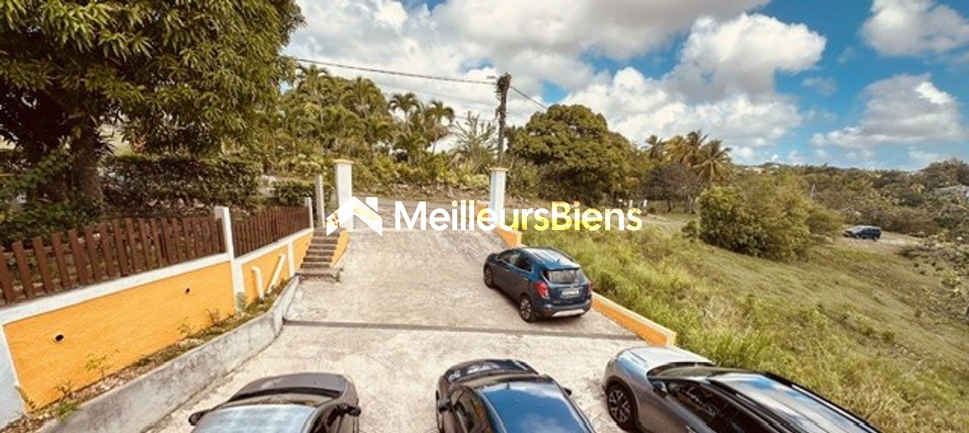 A LOUER JOLI T3 entièrement meublé dans haut de villa situé vers Maudette Sainte Anne
