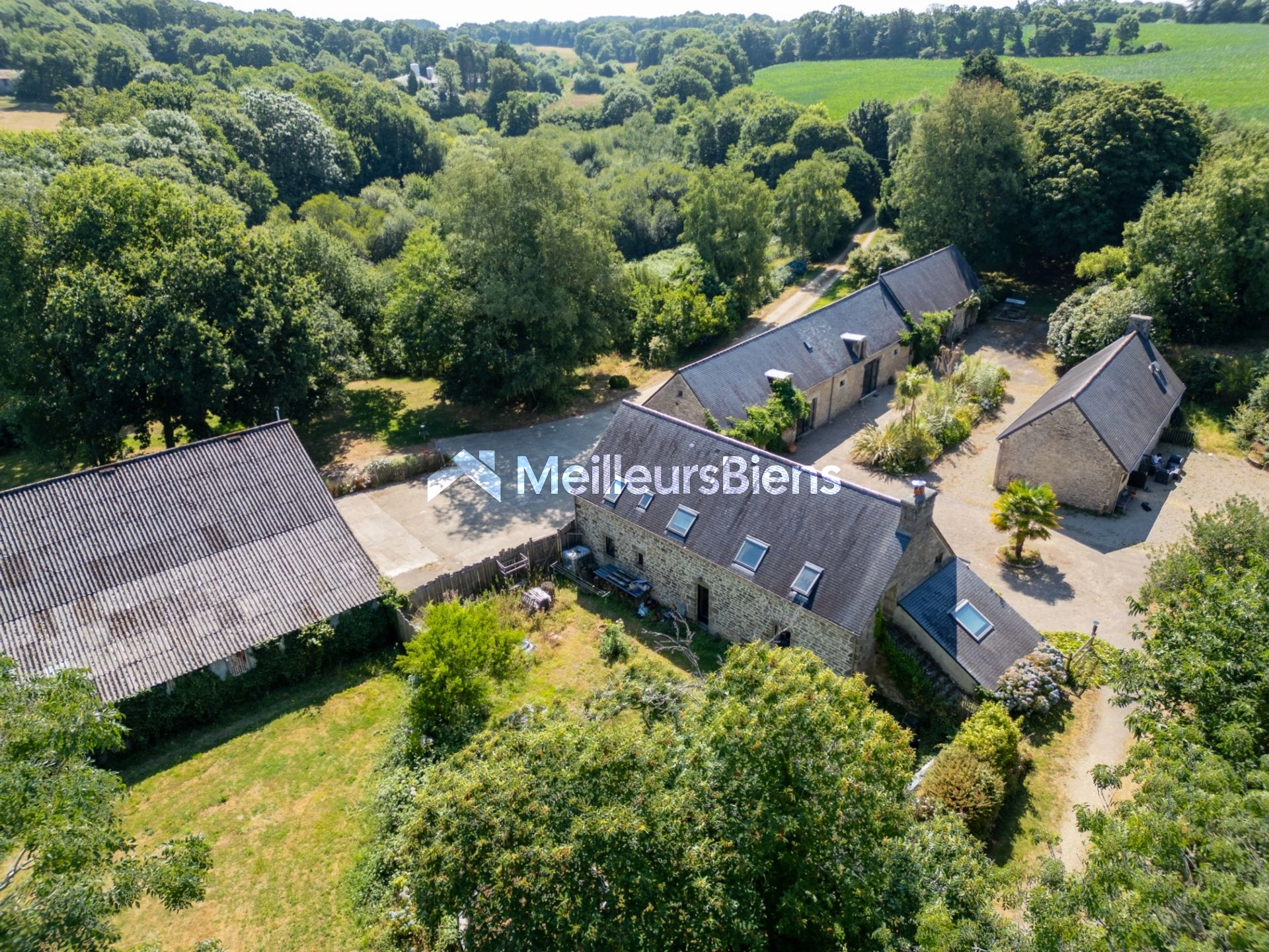 Maison 11 pièces à Plogastel-Saint-Germain, 605 m², terrain de 29 557 m²