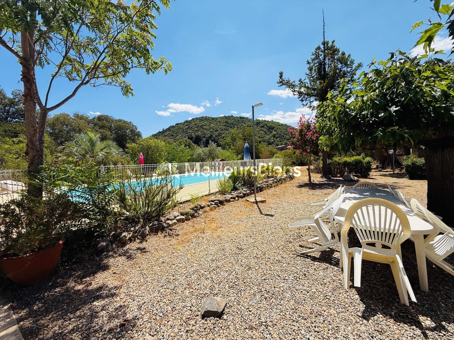 Gîte avec Piscine en pleine nature