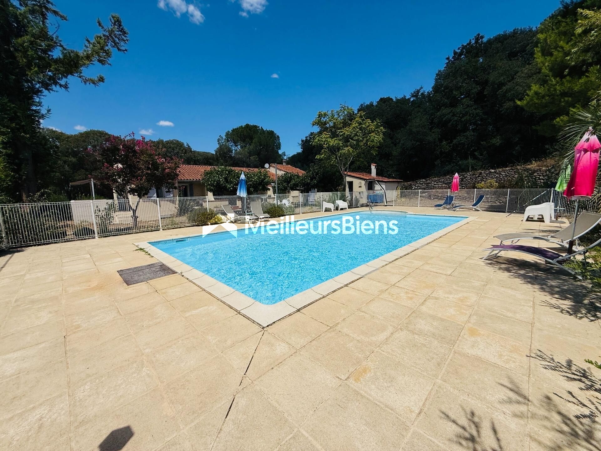 Gîte avec Piscine en pleine nature