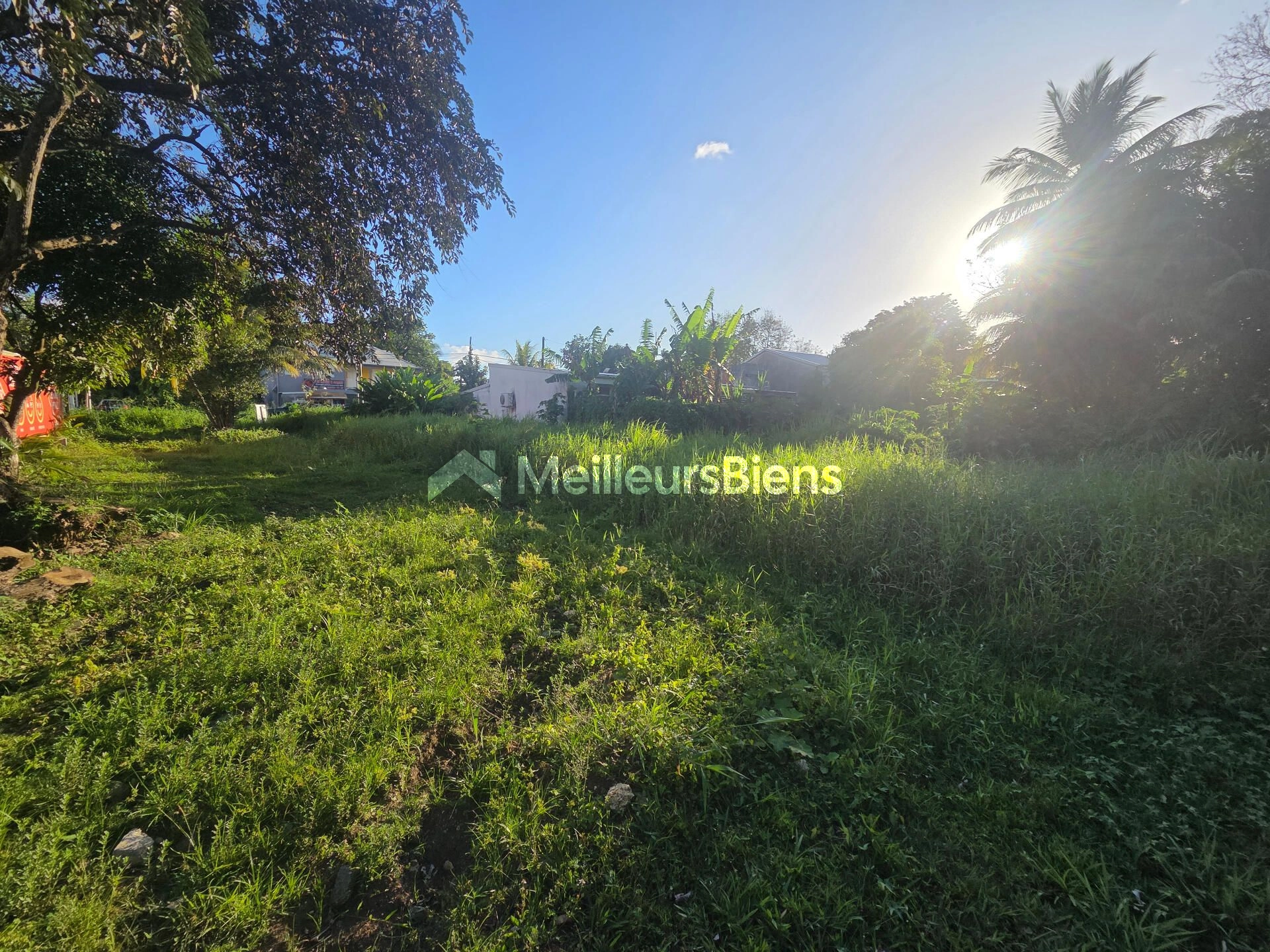 Terrain constructible d'environ 765 m² situé à MORNE A L'EAU